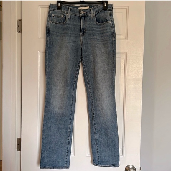 Womens Straight Leg Levi’s Sz 6 EUC - Picture 5 of 5